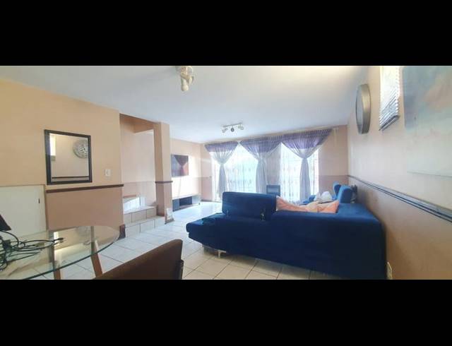 2 BEDROOM TOWNHOUSE FOR SALE IN WINCHESTER HILLS